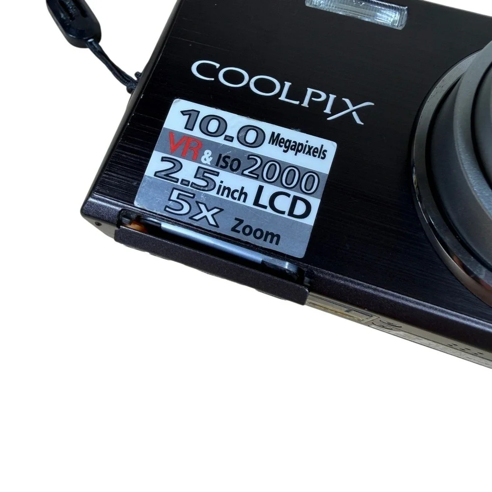 Nikon Coolpix‎ S550 10MP Digital Camera Bundle Charcoal Gray w/Charger + Battery